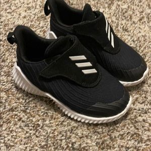 Adidas toddler sz 7 running shoes
